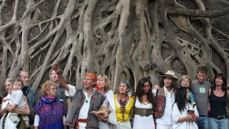 Aldeanos de la Ecoaldea Huehuecóyotl celebrando su 35 aniversario.