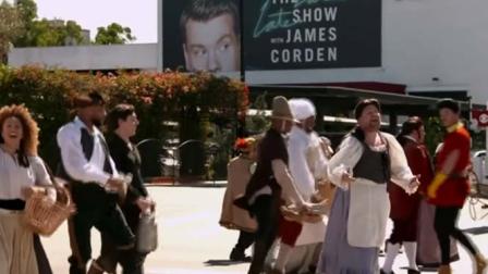 Dan Stevens aparece como la Bestia, Luke Evans como el villano Gastón, y Josh Gad hace a LeFou y a Lumiere. ¿Y la Bella? Corden decidió tomar este papel de la famosa princesa. (Foto: YouTube)