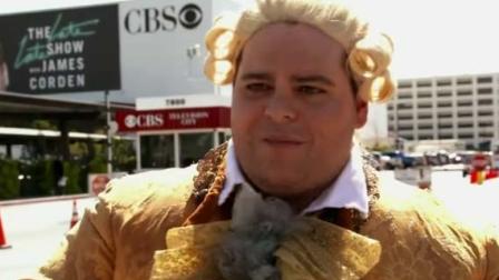 Dan Stevens aparece como la Bestia, Luke Evans como el villano Gastón, y Josh Gad hace a LeFou y a Lumiere. ¿Y la Bella? Corden decidió tomar este papel de la famosa princesa. (Foto: YouTube)