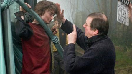Mike Newell con Daniel Radcliffe, en una escena de 'Harry Potter And The Goblet Of Fire' de 2005. (Warner Bros.)
