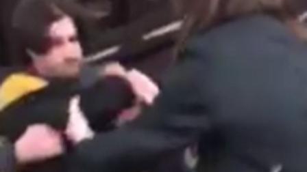 Faltaba al menos un minuto para que el tren llegara al andén y arrollara al hombre. (Foto: Twitter)
