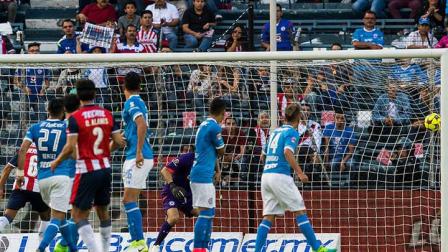 Oswaldo Alanís marcó un golazo en los minutos finales del encuentro (Mexsport)
