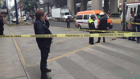 La zona donde quedó la camioneta fue acordonada para las indagaciones. Foto: Héctor Cano