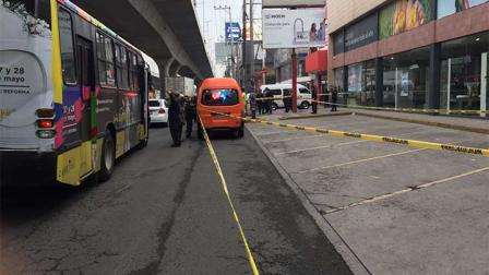 La zona donde quedó la camioneta fue acordonada para las indagaciones. Foto: Héctor Cano