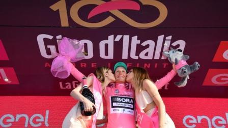 Un joven rebelde sorprende en el Giro de Italia (Foto tomada de @giroditalia)