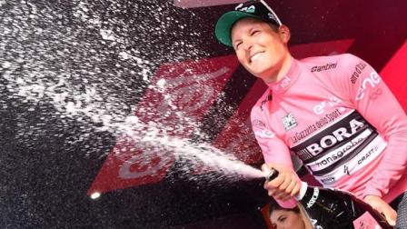 Un joven rebelde sorprende en el Giro de Italia (Foto tomada de @giroditalia)