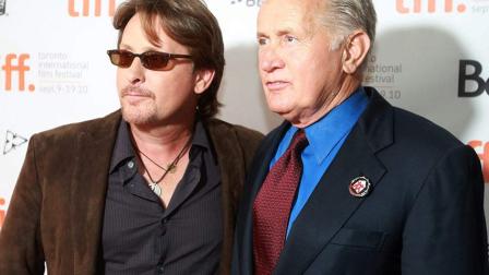 Emilio Estévez con su padre Martin Sheen. (AP) 