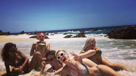 La intérprete de ‘Firework’ visitó las playas mexicanas de Cabo San Lucas, donde disfrutó del buen clima acompañada de un grupo de amigas, con las que posó para una sexy sesión de fotos. (Foto: Instagram)