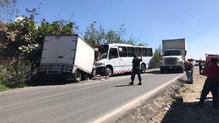 El chofer de la camioneta de carga falleció en el lugar. Foto: Héctor Cano