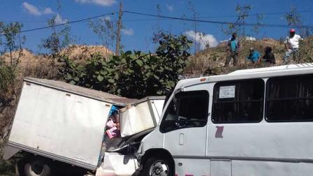 El chofer de la camioneta de carga falleció en el lugar. Foto: Héctor Cano