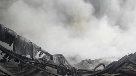 El fuego presuntamente se originó por un corto circuito. Foto: Mirna Andrade