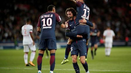 Di María tabién se hizo presente en el marcador. Kurzawa anotó un tanto de tijera a pase de Neymar