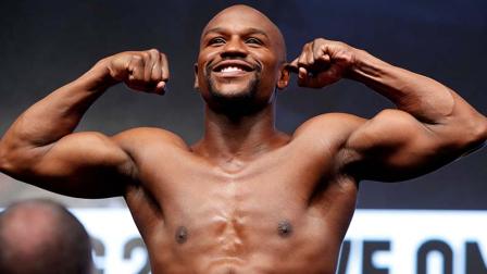 Mayweather fue el segundo en subir a la báscula. Registró 149 libras (Reuters)