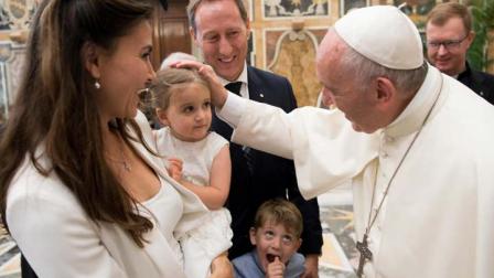 Francisco se reunió el viernes con los participantes de una conferencia internacional respaldada por la Iglesia católica sobre la lucha contra la pornografía infantil. (Foto: Reuters)