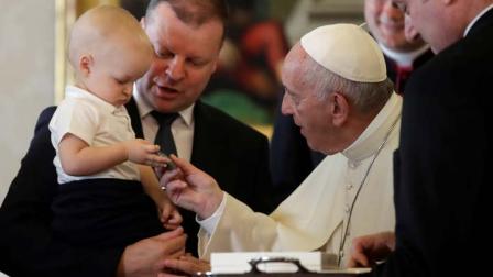 Francisco se reunió el viernes con los participantes de una conferencia internacional respaldada por la Iglesia católica sobre la lucha contra la pornografía infantil. (Foto: Reuters)