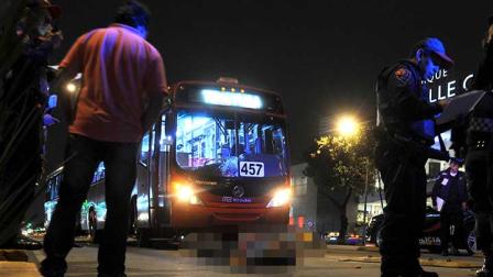 Un hombre en aparente estado de ebriedad falleció al ser atropellado por el Metrobus de la Línea 3. Foto: Cuartoscuro