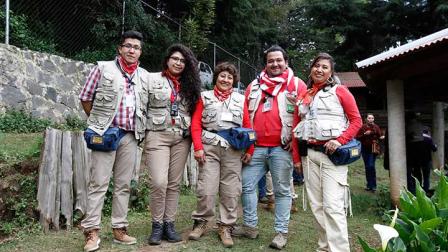 Los guías certificados que hoy brindan sus servicios en el Ecoparque Turístico San Bernabé han adoptado a 'Chato'. Foto: Notimex