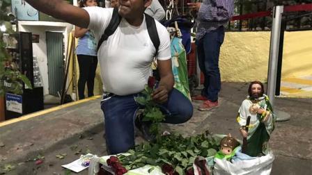 Desde este viernes, feligreses llegaron al  templo de San Hipólito para venerar a San Judas Tadeo. Foto: José Antonio