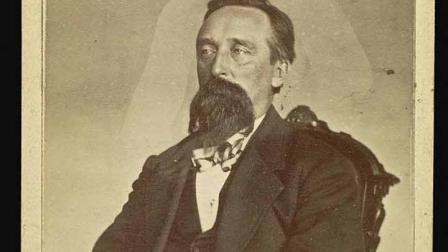 Uno de los pioneros en esta forma de fotografía de doble exposición fue William Mulmer, un fotógrafo amateur que estaba develando un autorretrato cuando creyó haber notado la aparición de su primo,
