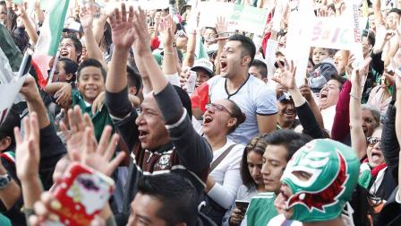 El Zócalo vibra con el gol de Vela (EFE)