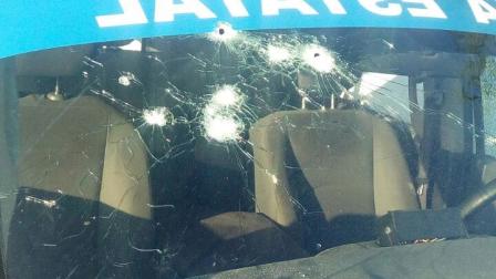 En las inmediaciones se localizó una camioneta modelo Durango año 2004, en la que se presume viajaban los agresores – Foto: Especial