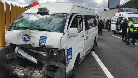 Choque de vagoneta deja 12 heridos en la México-Puebla