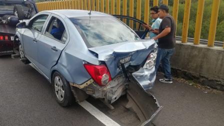 Choque de vagoneta deja 12 heridos en la México-Puebla