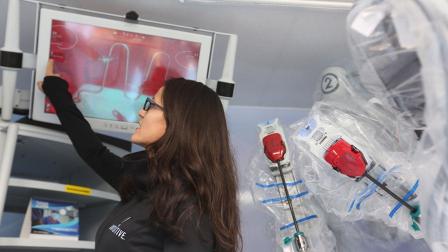 En Hospital Ángeles, exponen relevancia de la cirugía robótica