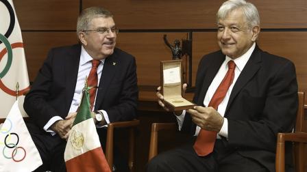 El presidente electo de México, Andrés Manuel López Obrador, se reunió en privado con Thomas Bach, presidente del Comité Olímpico Internacional – Foto: Especial