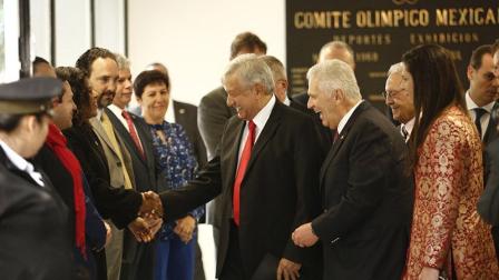 El presidente electo de México, Andrés Manuel López Obrador, se reunió en privado con Thomas Bach, presidente del Comité Olímpico Internacional – Foto: Especial
