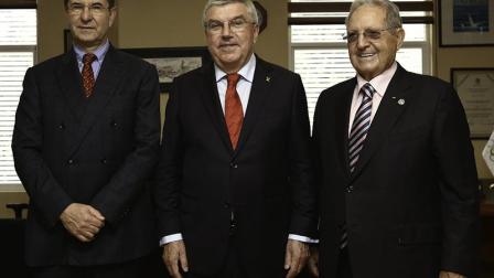 El presidente electo de México, Andrés Manuel López Obrador, se reunió en privado con Thomas Bach, presidente del Comité Olímpico Internacional – Foto: Especial