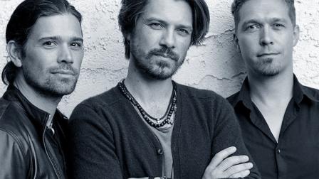 Zac, Taylor e Isaac, de 33, 35 y 37 años, respectivamente, hacen público lo que hay detrás de la onomatopeya que los lanzó a la fama global en 1997 con el 'single' de su tercer álbum 'Middle of Nowhere'. 