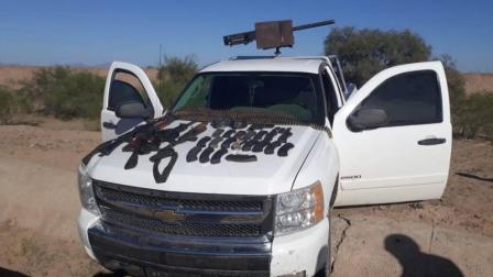 Abandonan arsenal y camioneta blindada con ametralladora calibre 50