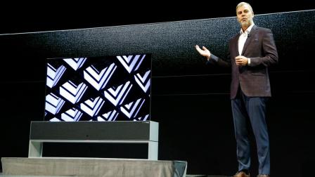 LG presenta la primera televisión enrollable