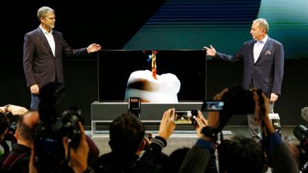 LG presenta la primera televisión enrollable