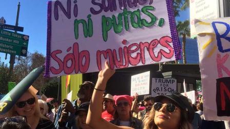 'Ni santas ni putas, solo mujeres' marchan por el feminismo en EU