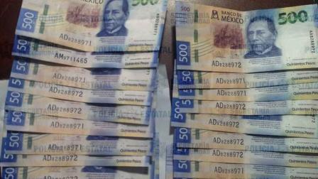 Amelia "N" fue detenida por policías en posesión de billetes aparentemente falsos, por un monto de 10 mil pesos. Foto: SS Edomex