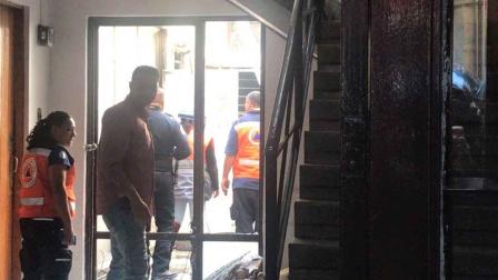 Los vulcanos rescataron a las mascotas que se encontraban dentro del departamento. Foto: Ricardo Vitela