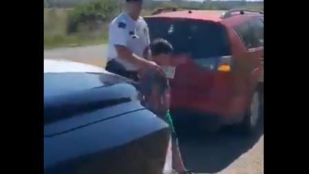 Los elementos lograron ubicar a los familiares del menor a 15 kilómetros de la tienda de conveniencia conocida como OXXO, en la que el niño bajó por agua. - Foto: Especial