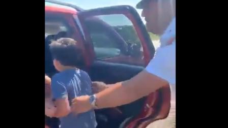 Los elementos lograron ubicar a los familiares del menor a 15 kilómetros de la tienda de conveniencia conocida como OXXO, en la que el niño bajó por agua. - Foto: Especial