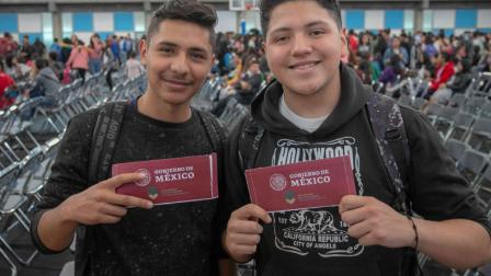 Programa Nacional de Becas para el Bienestar Benito Juárez. Este programa sustituye al conocido como Prospera. Los apoyos atienden a nivel preescolar, primaria y secundaria. Monto: 800 pesos mensuales. Periodicidad: Bimenstral. Foto: Cuartoscuro