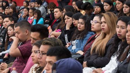 Jóvenes Construyendo el Futuro. Dirigido a: Jóvenes de 18 a 29 años que quieran crear un vínculo laboral. Beca es gestionada por la Secretaría del Trabajo y Previsión Social. Monto: 3 mil 600 pesos al mes. Foto: Cuartoscuro