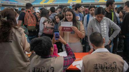 Beca Universal. Dirigido a: Estudiantes de nivel medio superior (prepa y bachillerato). Esta beca se otorgará por hasta 30 meses. Monto: 800 pesos al mes. Foto: Cuartoscuro