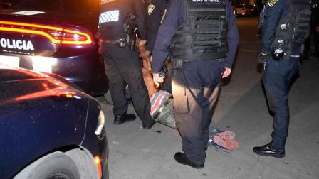 Los delincuentes fueron detenidos tras asaltar a un transeúnte. Foto: Especial