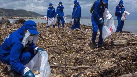 ¡Alerta en Colombia! Desechos crean emergencia en playas