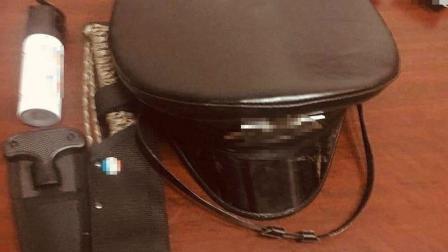 La Fiscalía General de la República (FGR) dio a conocer que ya se coteja la documentación e insignias policiales para establecer su autenticidad y procedencia. Foto: Especial