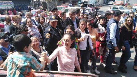 La jefa de Gobierno de la Ciudad de México, Claudia Sheinbaum, se encuentra acompañada de la alcaldesa Clara Brugada. Foto: Especial