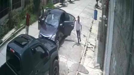Así cierran el paso a camioneta y asaltan a pasajeros en Edomex 
