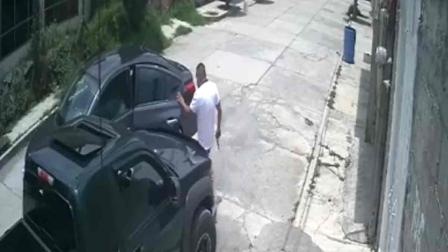 Así cierran el paso a camioneta y asaltan a pasajeros en Edomex 