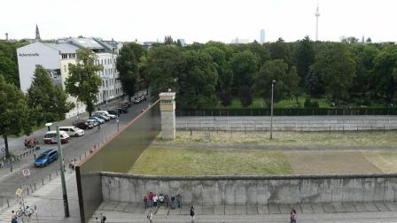 Con dolor, Alemania recuerda construcción del Muro de Berlín